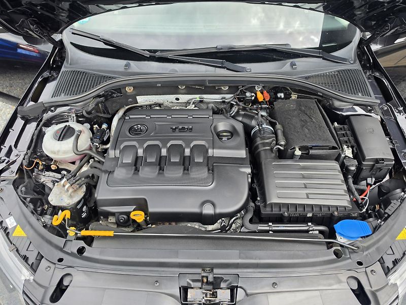 Škoda Octavia 2.0TDI DSG Tz - fotka 12 z 23