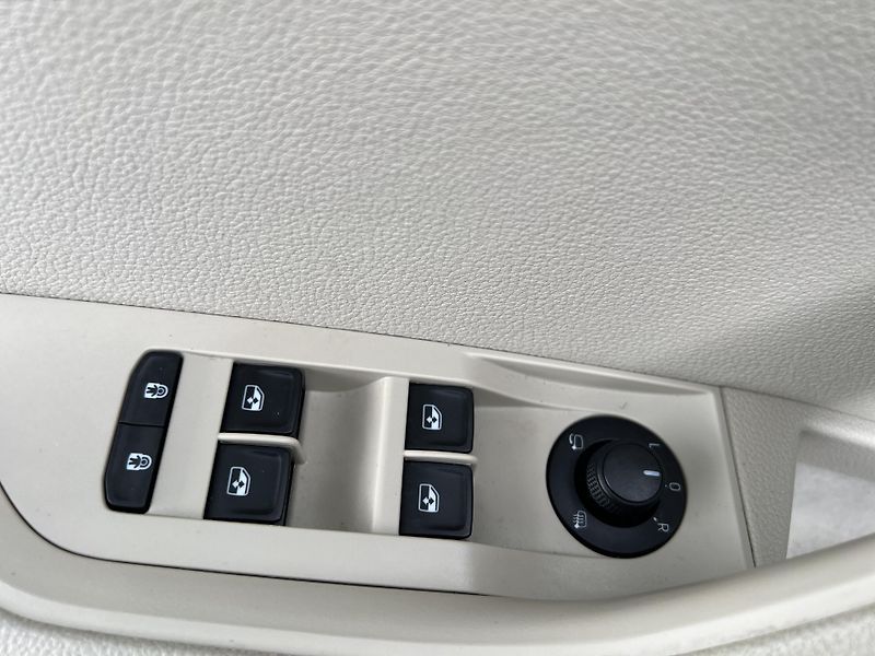 Škoda Superb 2.0TDi 147kw 4x4 ČR 1.MAJ DPH - fotka 12 z 50