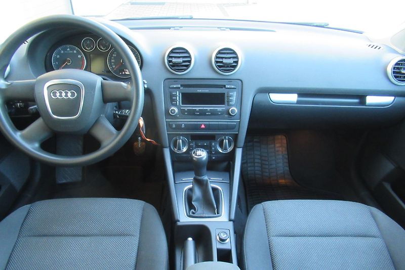 Audi A3 1.2 TFSI AUT. KLIMA - fotka 9 z 21