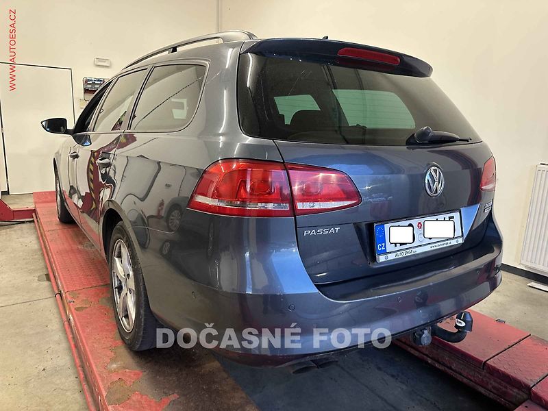 Volkswagen Passat (2011) 2.0TDi, 2.maj - fotka 2 z 3