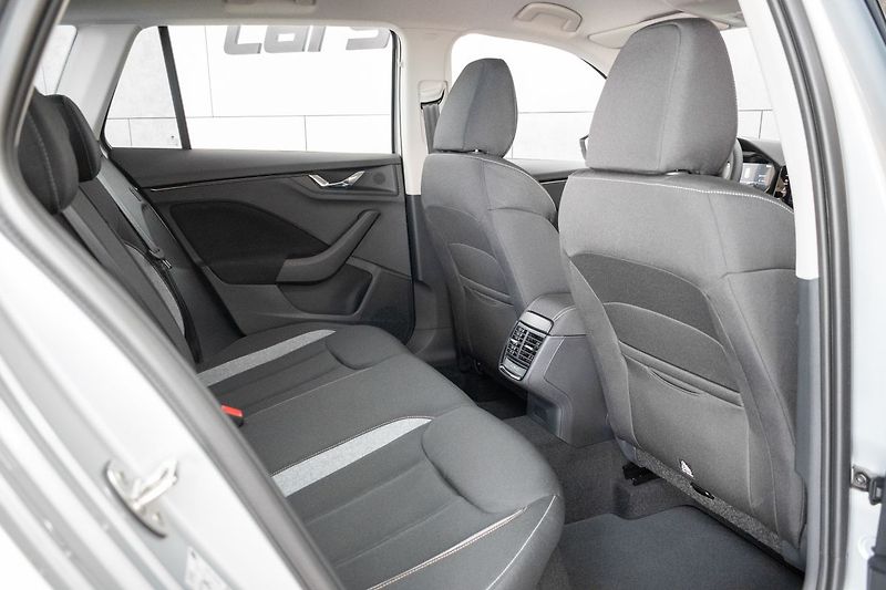 Škoda Kamiq 1.0 TSI BLACK DOTS*ZÁRUKA*DPH - fotka 13 z 36