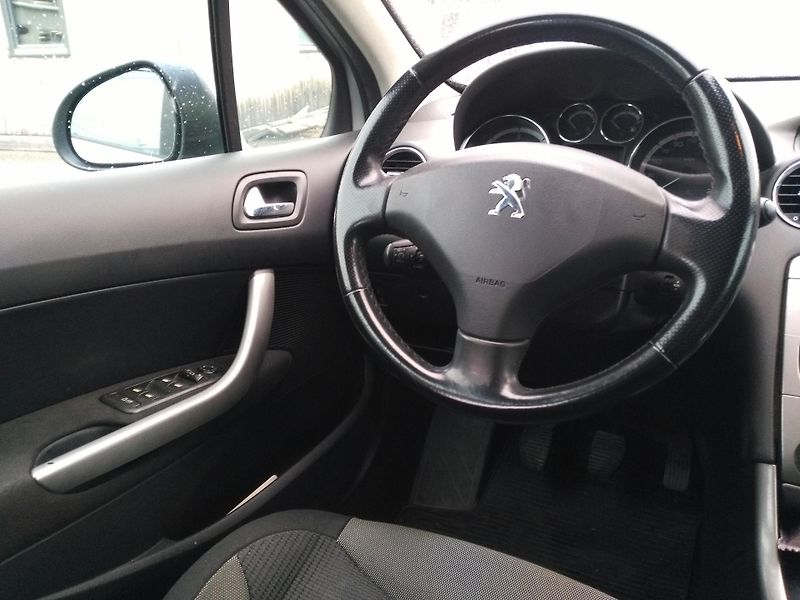 Peugeot 308 1,6 HDI  /68 kW/ - fotka 9 z 29