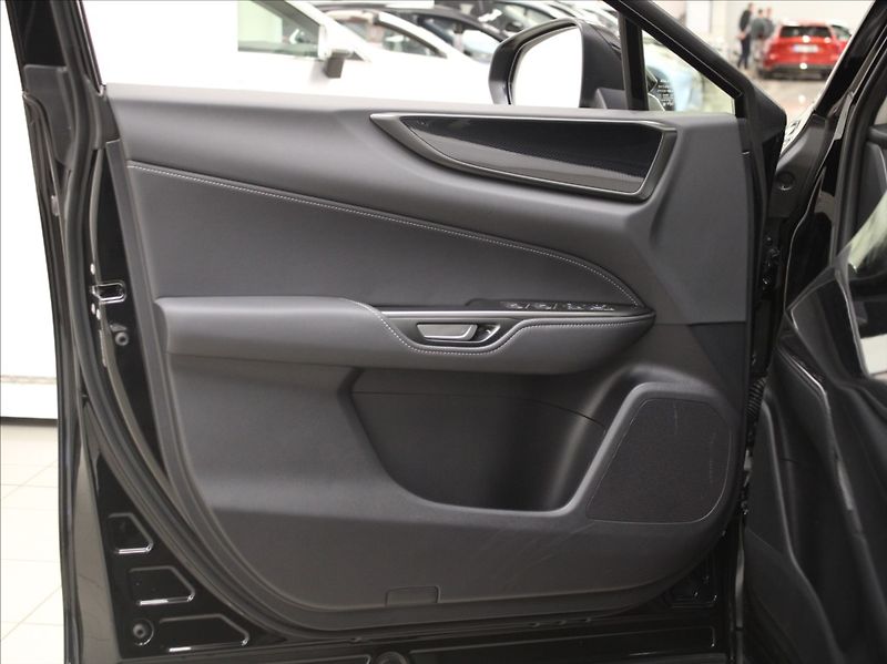 Lexus NX 350h 2,5 Hybrid Comfort TOP 29tkm. - fotka 16 z 24
