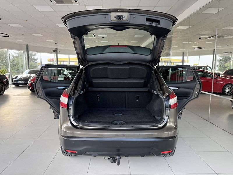 Nissan Qashqai 1,2DIG-T*Navi*Kamera*Tažné*ČR - fotka 29 z 32