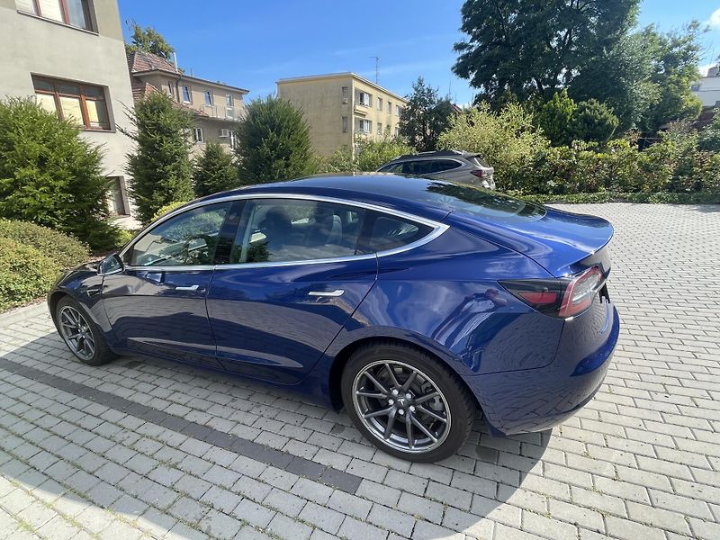 Tesla Model 3 (2019) Long Range Full autopilot - fotka 6 z 11