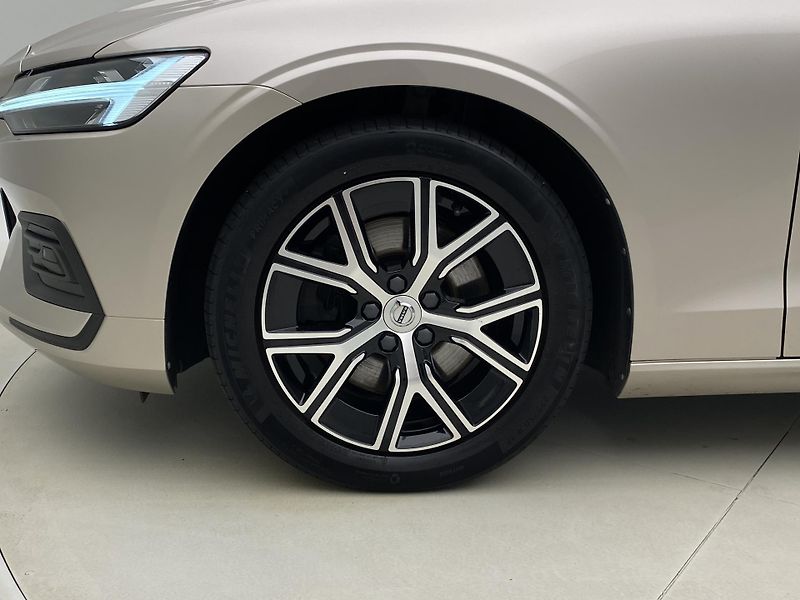 Volvo V60 B4 CORE AUT CZ - fotka 34 z 58