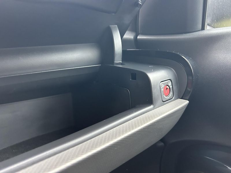 Citroën C4 Cactus 1.2 Pure Tech FEEL - fotka 16 z 34