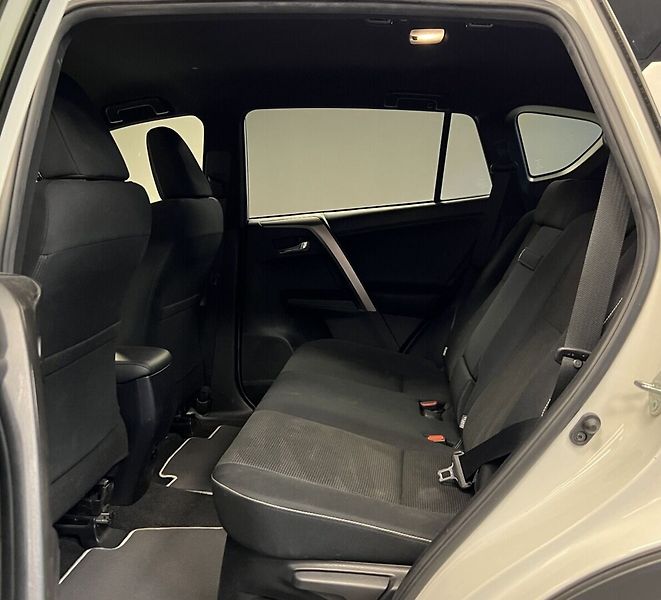 Toyota RAV4 2,5 Hybrid AT AWD Style - fotka 11 z 18