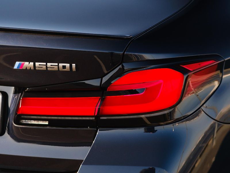 BMW Řada 5 M550i xDrive, DPH, SEDAN - fotka 10 z 46