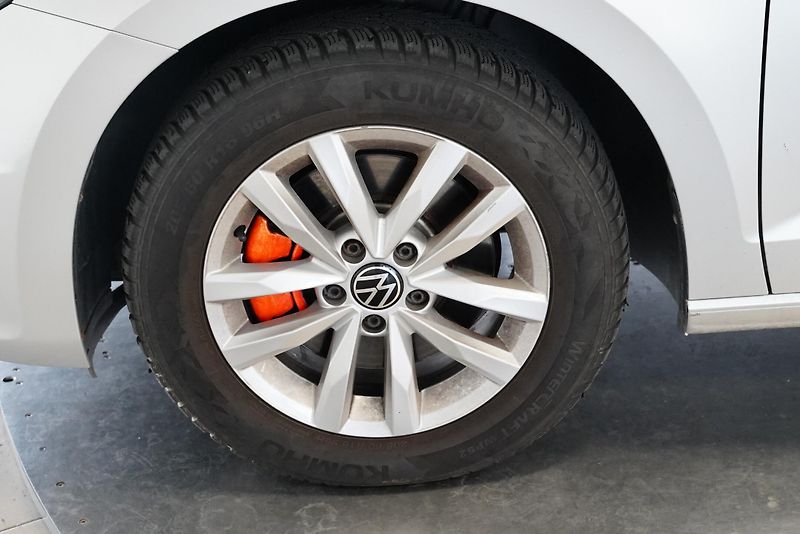 Volkswagen Touran - fotka 10 z 25