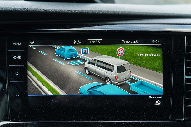 Volkswagen Multivan (2023) VW Multivan T6.1 Highline  - fotka 13 z 24