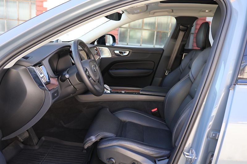 Volvo XC60 (2023) B5 AWD - fotka 7 z 23
