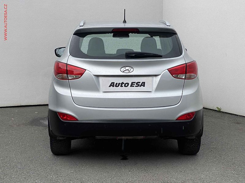 Hyundai ix35 (2013) 1.6 GDi, ČR, AC, tempo, park - fotka 5 z 16