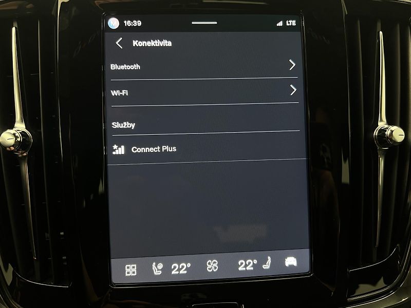 Volvo V90 CC B4 AWD BRIGHT PLUS AUT CZ - fotka 40 z 45
