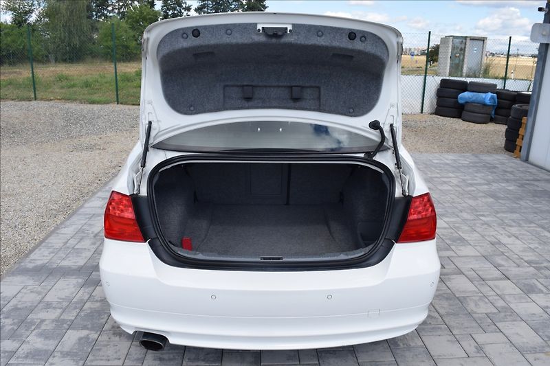 BMW Řada 3 2,0 i 105KW PO SERVISE TOP! - fotka 25 z 48