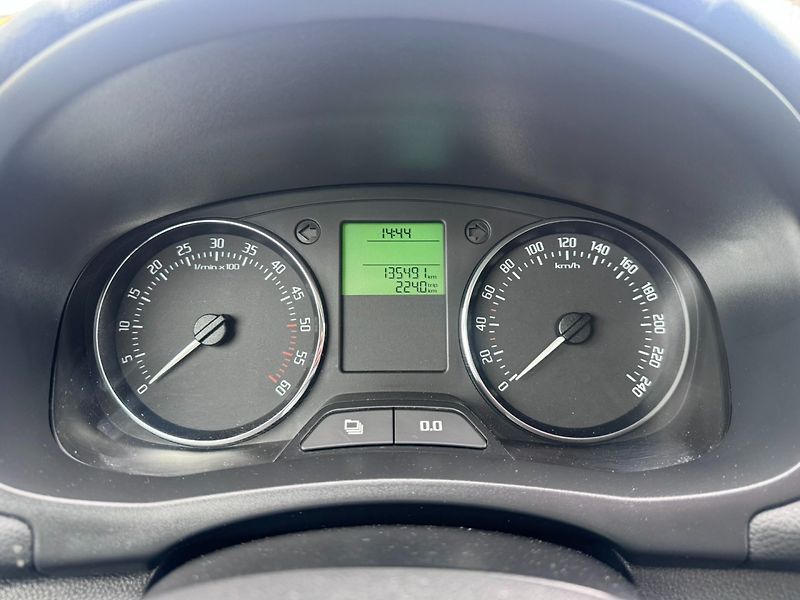 Škoda Roomster (2011) 1,6 TDI 77 KW KILOMETRY TAŽNÉ - fotka 25 z 50