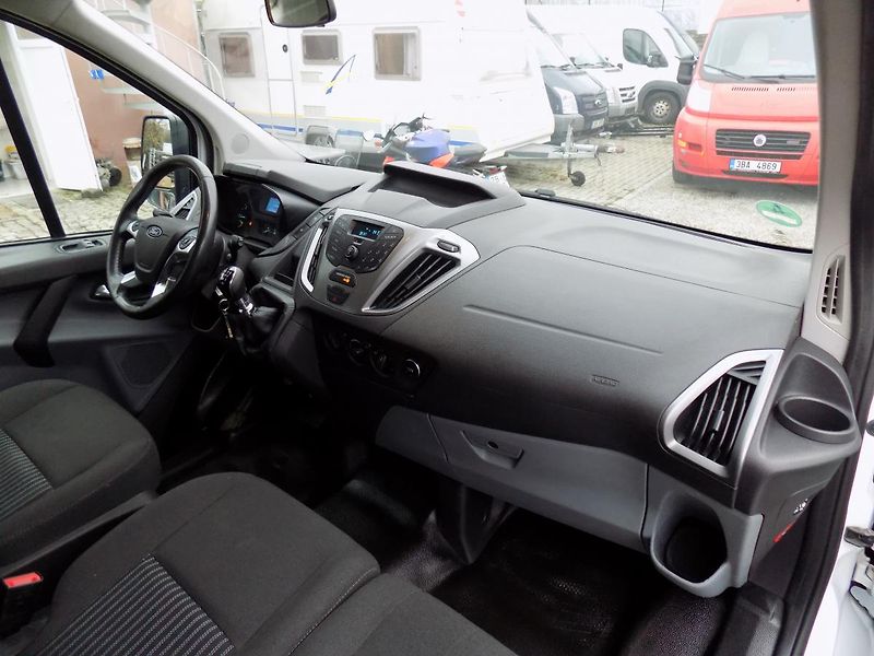 Ford Transit Custom 2,2 TDCI 92 KW L2H1 9 MÍST - fotka 32 z 50