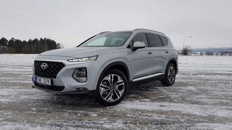 Hyundai Santa Fe vsadilo na nápadný design. Uveze až sedm cestujících.