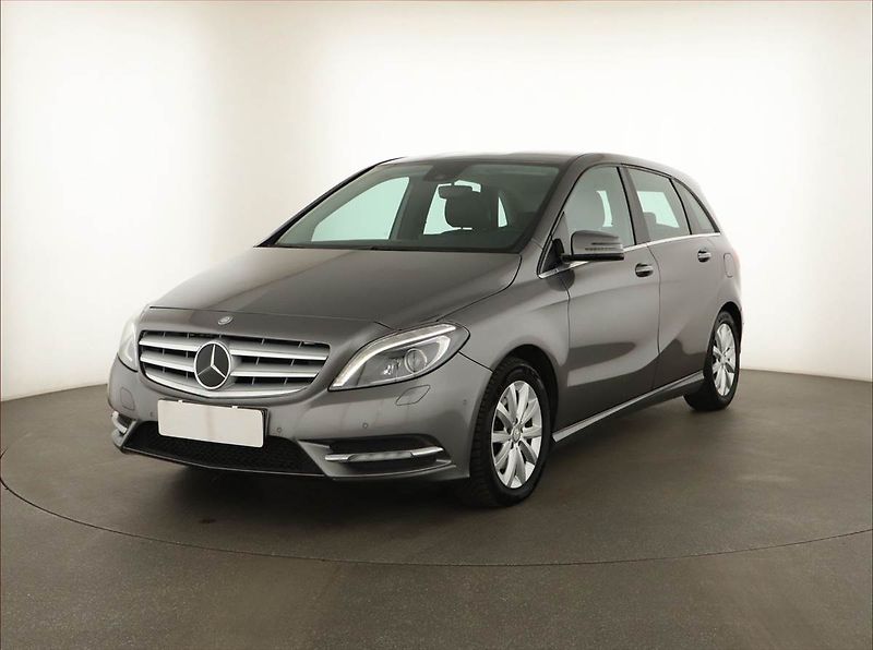 Mercedes-Benz Třídy B (2012) B 200, Automat, Navi, Xenony - fotka 2 z 17