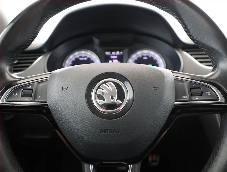 Škoda Octavia (2019) Scout 2.0 TDI, 4X4, Automat - fotka 8 z 20