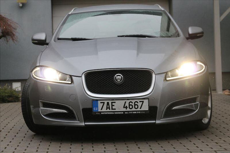 Jaguar XF 3,0 ČR, Automat, Navigace - fotka 7 z 46