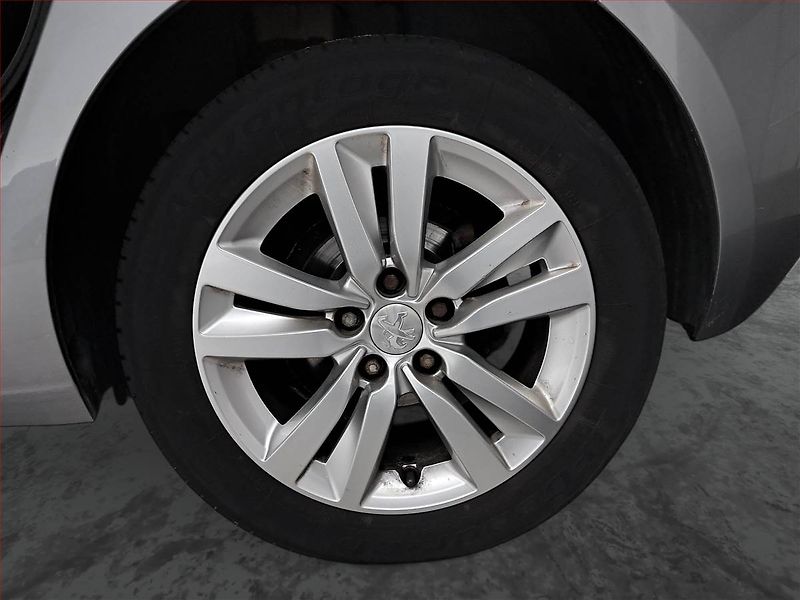 Peugeot 308 (2015) 1.6 BlueHDi, Tempomat - fotka 15 z 18