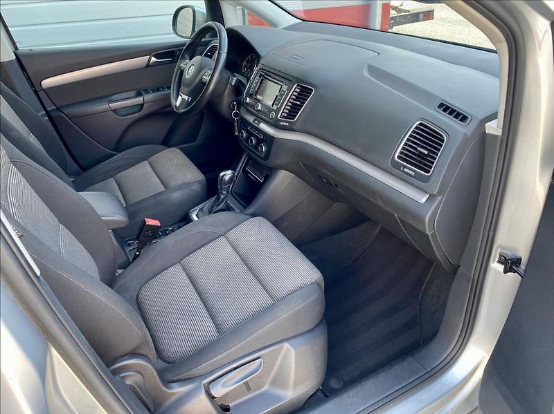 Volkswagen Sharan 2,0 TDI 103kW / DSG / VÝHŘEV - fotka 20 z 46