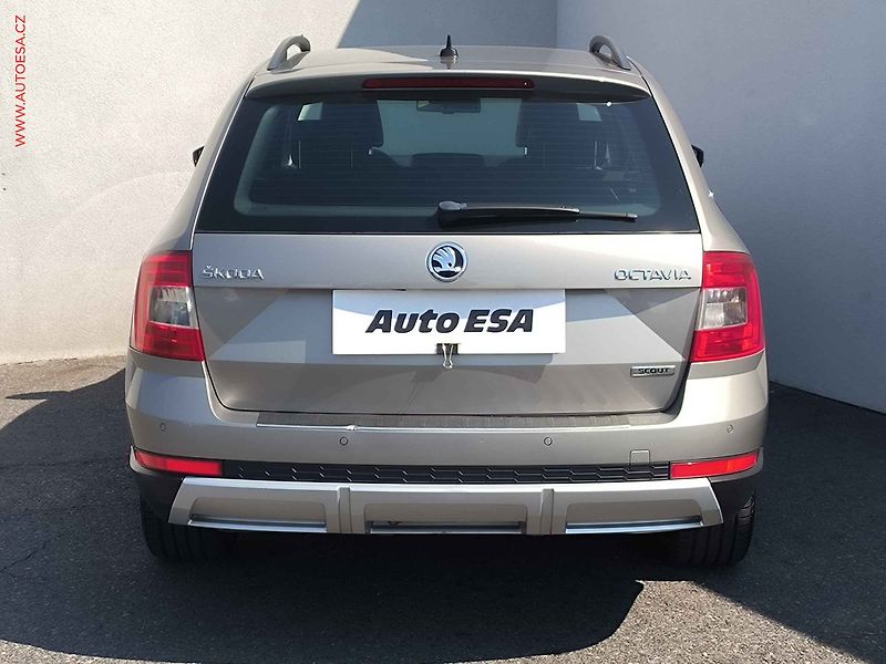 Škoda Octavia (2015) 2.0 TDi 4x4, ČR, DSG, TZ - fotka 5 z 23