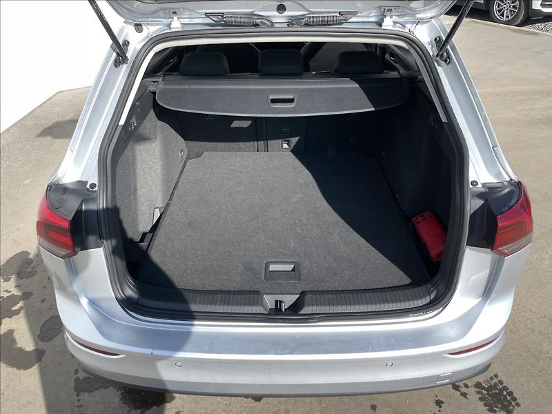 Volkswagen Golf 1,5 eTSI DSG Life  Variant - fotka 23 z 23