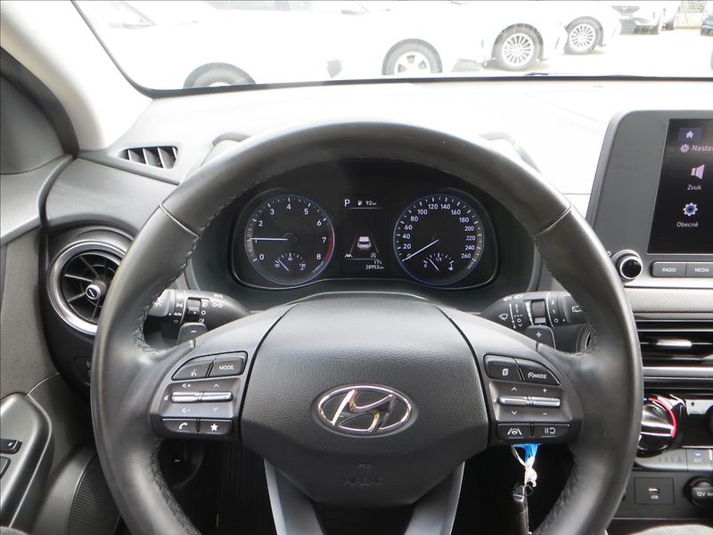 Hyundai Kona 1,0 T-GDI Comfort DCT A7 88kW - fotka 19 z 22