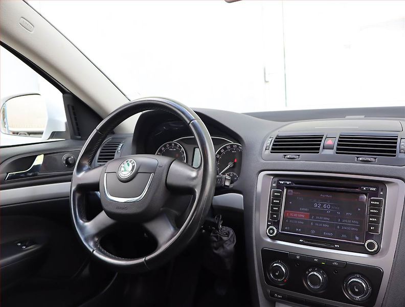 Škoda Octavia (2012) 1.6 TDI, Serv.kniha, Navi - fotka 7 z 15