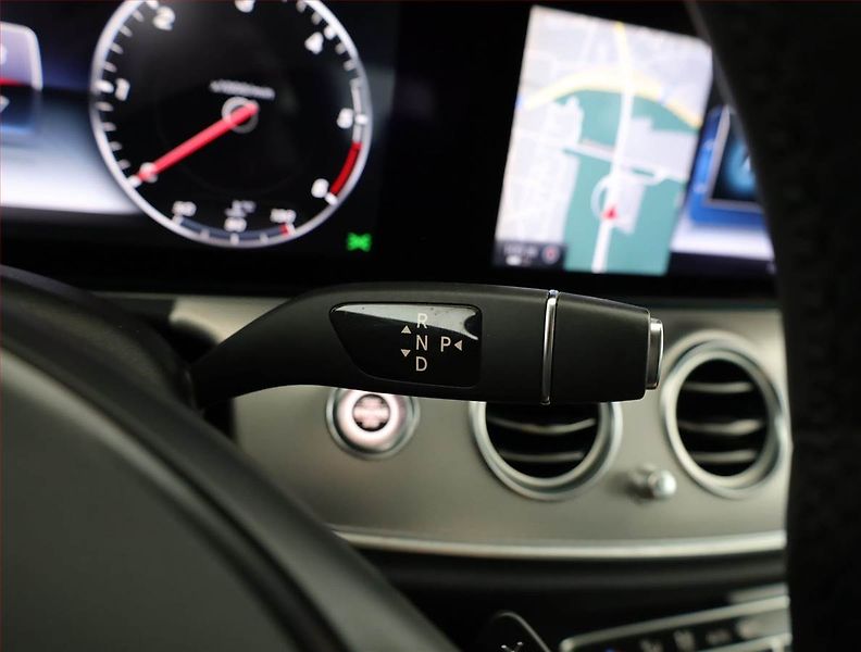 Mercedes-Benz Třídy E (2016) E 220 d 4MATIC - fotka 16 z 18