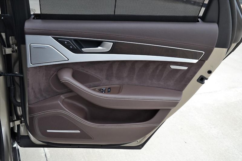Audi A8 4.2 TDI/V8/Design-Selection/CZ - fotka 34 z 49