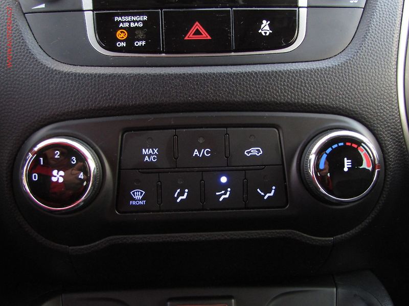 Hyundai ix35 (2010) 2.0CVVT, ČR, AC, TZ - fotka 14 z 16