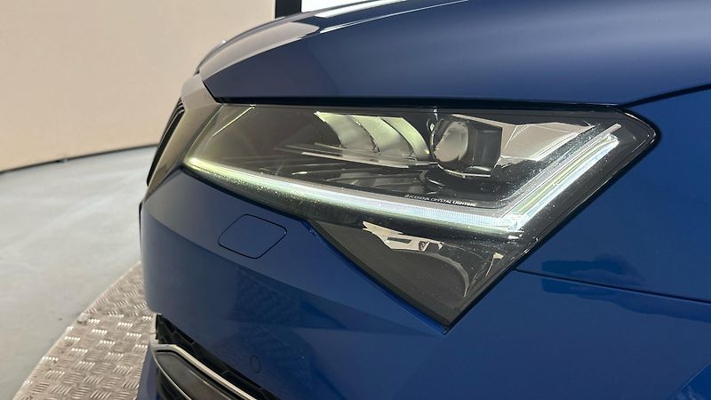 Škoda Superb 2.0 TDI DSG L&K Combi - fotka 18 z 36