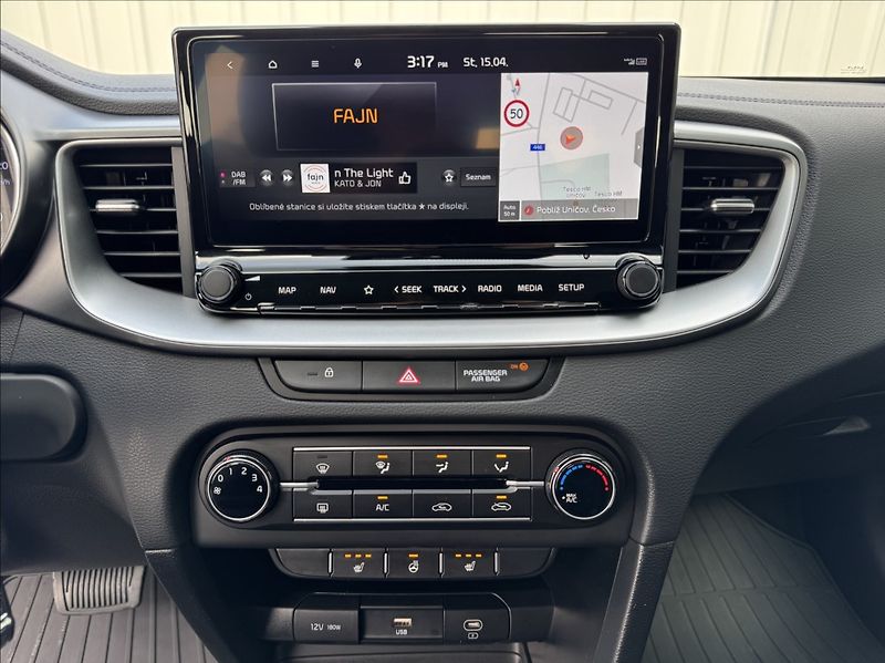 Kia Ceed 1,5 T-GDi Spin DPH 1.maj ČR - fotka 31 z 50