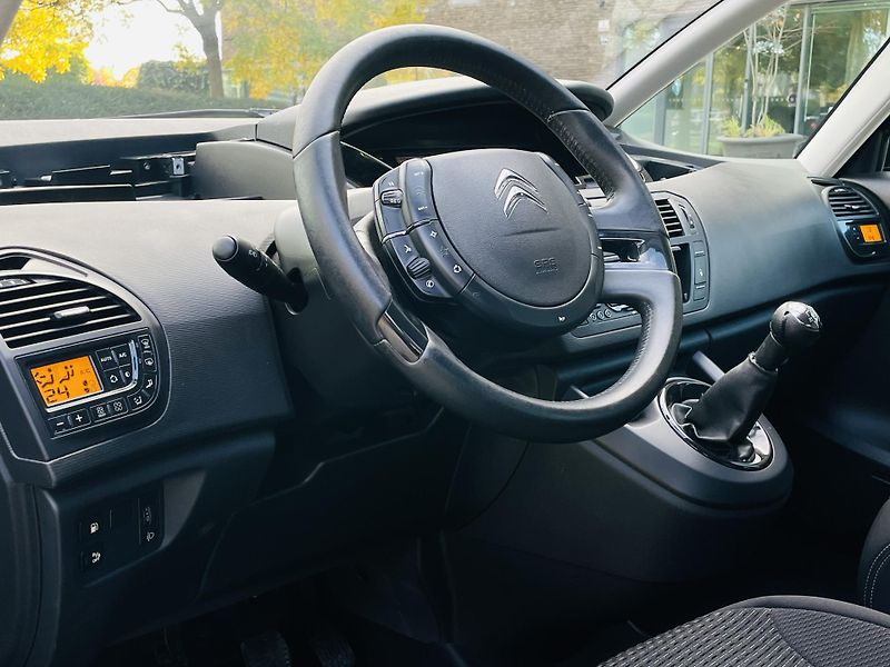 Citroën C4 Picasso 1.6i 88KW MANUÁL LED SENZORY - fotka 27 z 42