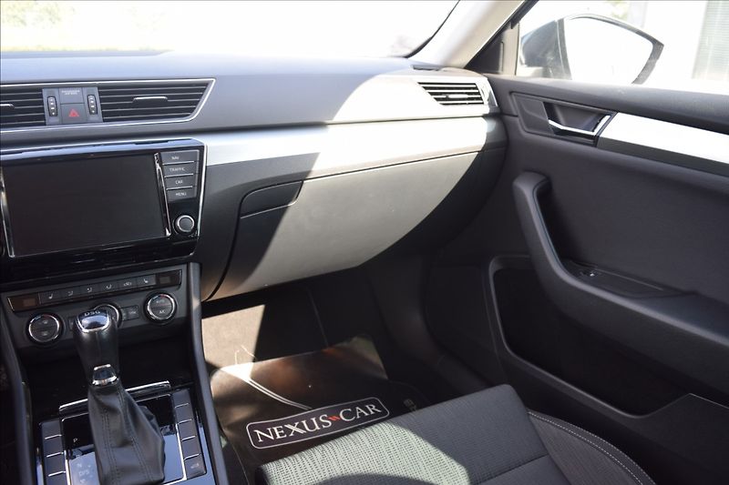 Škoda Superb 2,0 TDI 110KW NÍZKÉ KM DSG - fotka 32 z 50