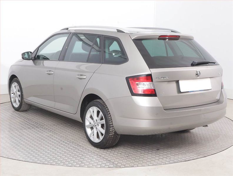 Škoda Fabia (2016) Style 1.2 TSI, Serv.kniha - fotka 4 z 16