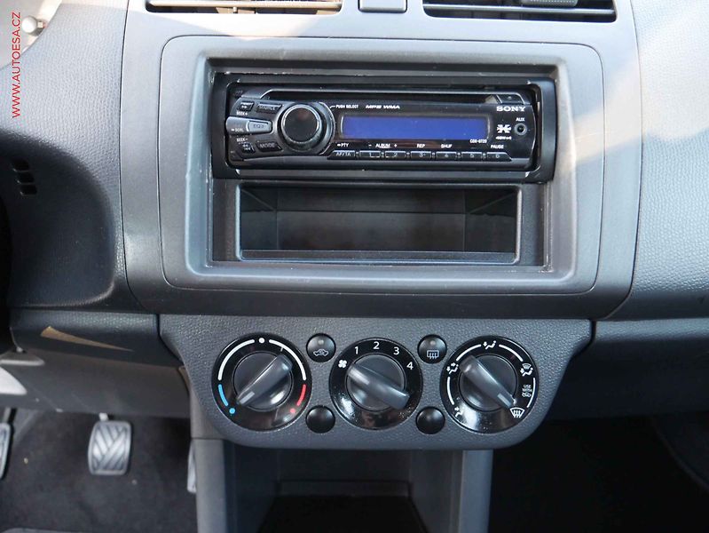 Suzuki Swift (2007) 1.3VVT 4x4 - fotka 11 z 17