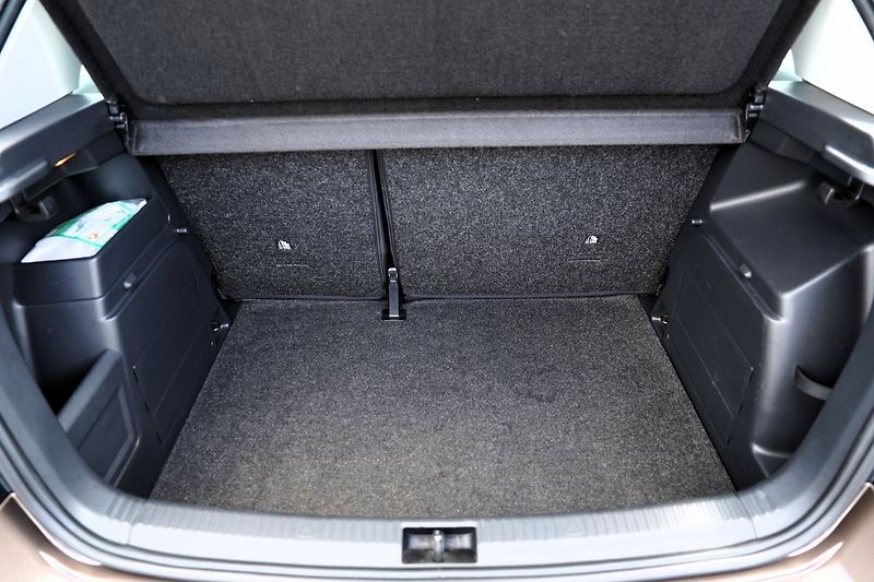 Škoda Fabia 1.0 TSI 81kW ČR/Al.kola/klima - fotka 12 z 38