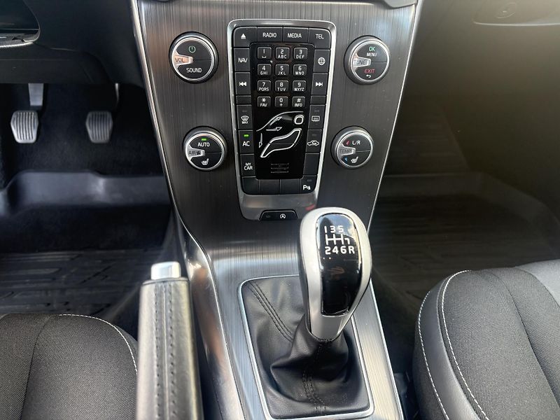 Volvo V40 (2015) D2 MOMENTUM 2.0l TDi - Servis - fotka 14 z 20