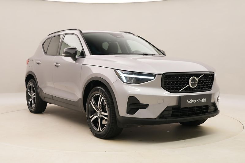 Volvo XC40 B3 AUT DARK PLUS - fotka 14 z 62