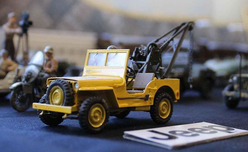 Jaroslav Žampach z Teplic staví raritní modely amerických Jeepů v měřítku 1:35. Jeho kolekce má v současnosti tři desítky exemplářů.