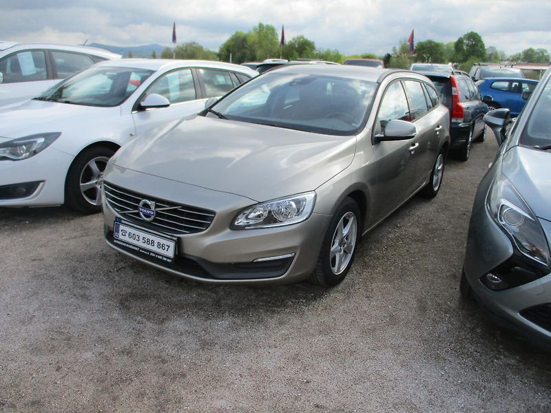 Volvo V60 (2015) combi D4 1,6 TD - fotka 1 z 11