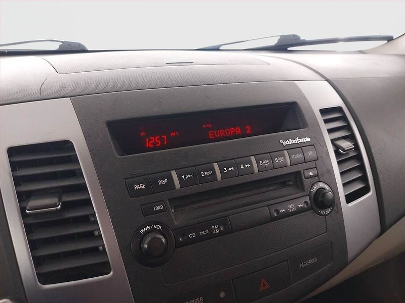 Mitsubishi Outlander (2009) 2.4 MIVEC, LPG, 4X4, Automat - fotka 13 z 21
