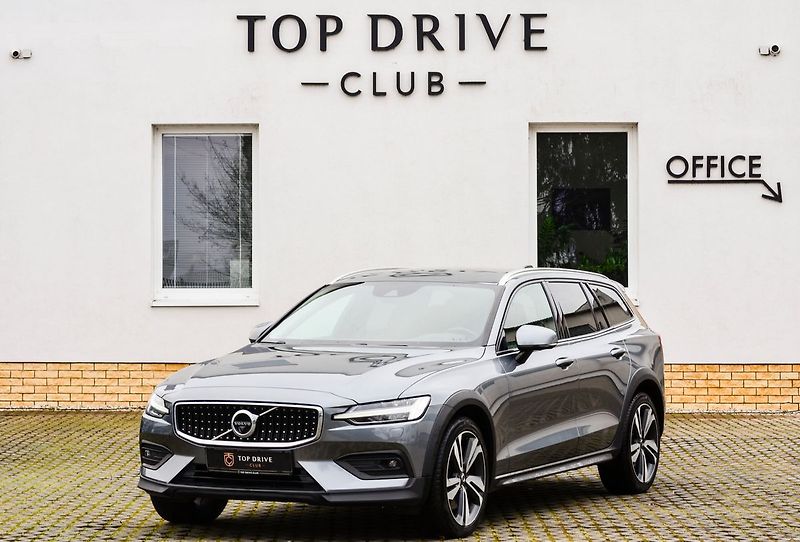 Volvo V60 CC/B4/AWD/Momen/TažZ/H&K/Ihned - fotka 1 z 24