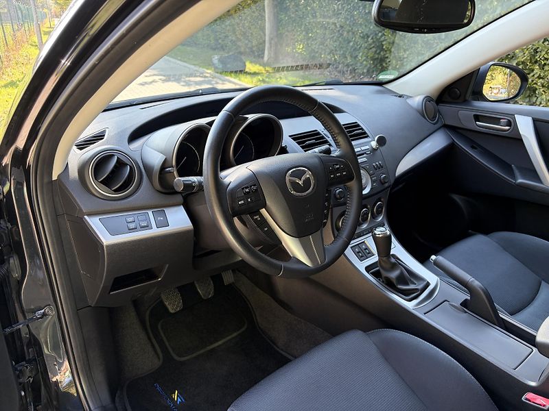 Mazda 3 1.6 Active Plus - fotka 22 z 28