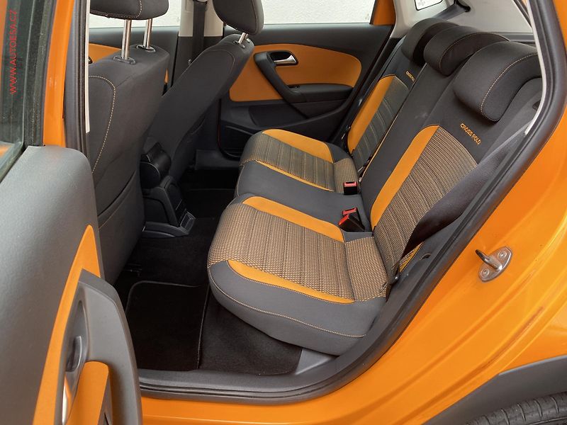Volkswagen Polo (2012) 1.2 TSi, CROSS, výhřev sed - fotka 10 z 18