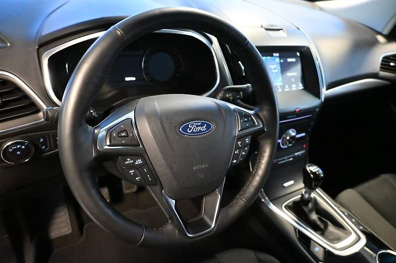 Ford Edge (2019) 2.0 4x4 LED ACC BO Kamera WEBA - fotka 13 z 40